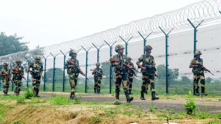 বাংলাদেশ সীমান্তে পাকিস্তানি গুপ্তচর সন্দেহে একজনকে আটক করেছে ভারত