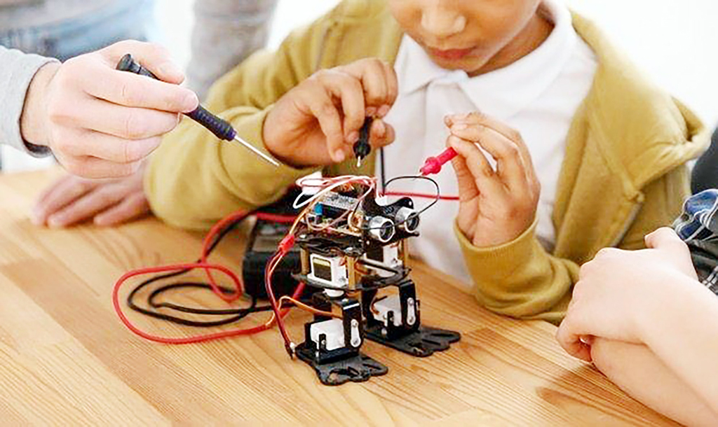 child-robot-4