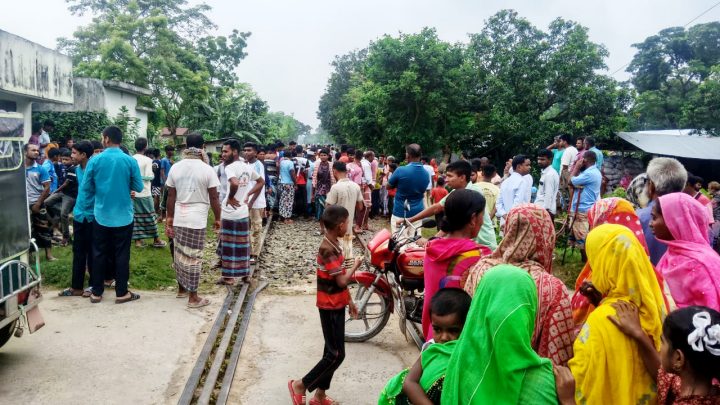 নাচোলে ট্রেনের ধাক্কায় পাওয়ার টিলারচালকের মৃত্যু
