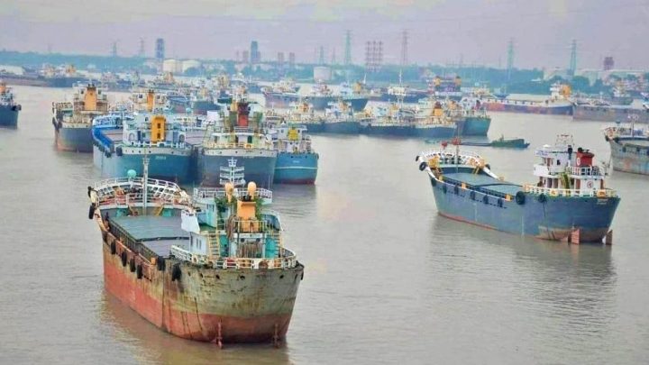 চট্টগ্রাম বন্দর: ১৩ দিনে পাঁচ জাহাজের সংঘর্ষ, নিরাপত্তা নিয়ে প্রশ্ন