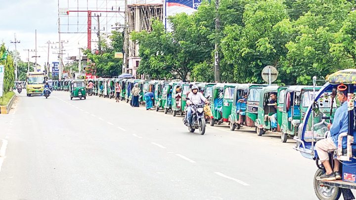 ১২ ঘণ্টার অপেক্ষায় পাওয়া গ্যাসে চলে ৫ ঘণ্টা