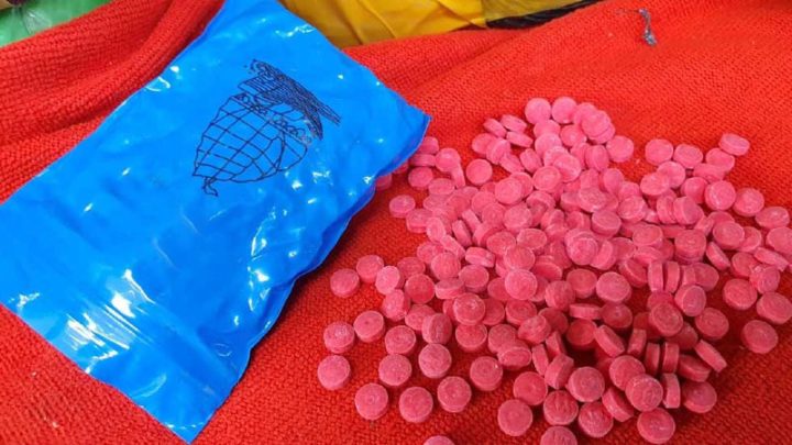 ব্যাগে লাখ ইয়াবা, জব্দ তালিকায় ‘৪০০ পিস’