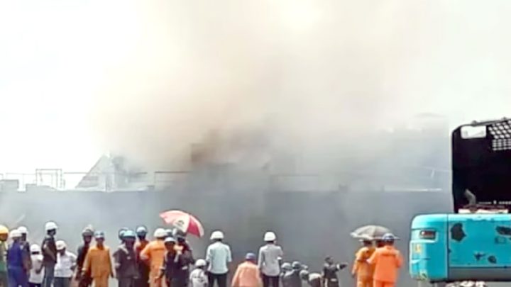 জাহাজভাঙা শিল্পে ১০ বছরে ১০৪ মৃত্যু: যে কারণে বারবার প্রাণঘাতী ঘটনা