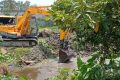 খাল পুনঃখননে অনিয়ম: ১৮০ শ্রমিক কাগজ- কলমে, মাঠে ৬ ভেকু