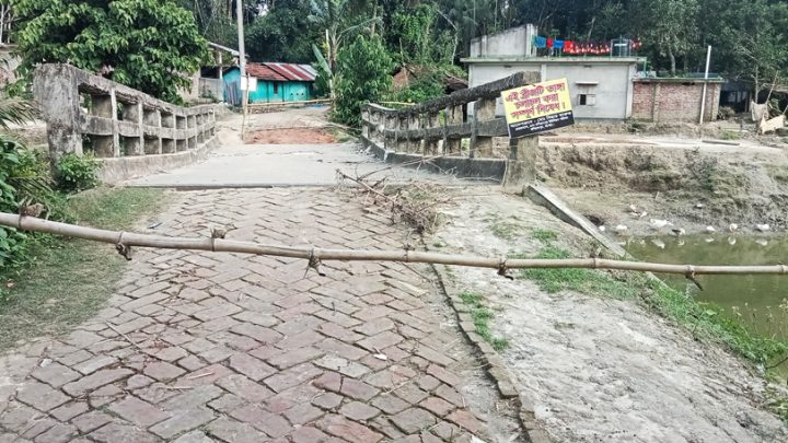 পিলারে ফাটল, হেলে পড়েছে সেতু, দ্রুত সংস্কারের দাবি