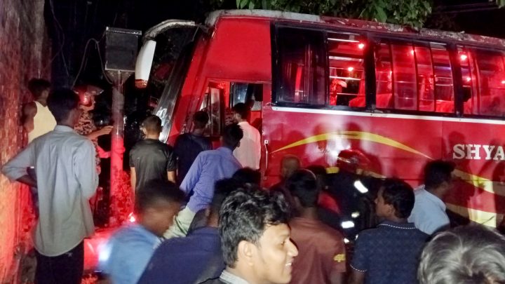 তারাগঞ্জে বাসের ধাক্কায় মোটরসাইকেল আরোহী নিহত, আহত ২