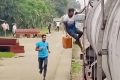 রাজশাহীতে চলন্ত ট্রেন থেকে তেল চুরি, তদন্ত কমিটি গঠন