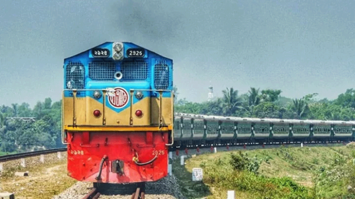 ময়মনসিংহ অঞ্চল: স্বস্তির ট্রেনযাত্রায় এখন ভোগান্তি-মৃত্যুঝুঁকি