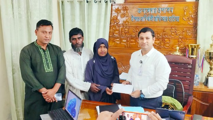 বাবা-মা হারানো তাসফিয়ার জিপিএ-৫, রেহানিয়া উচ্চবিদ্যালয়ের ৩১ বছরের ইতিহাসে প্রথম