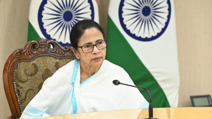 ‘তৃণমূলের নাম–প্রতীক কেড়ে নেওয়া বিজেপির নোংরা খেলা’, আদালতে মমতা