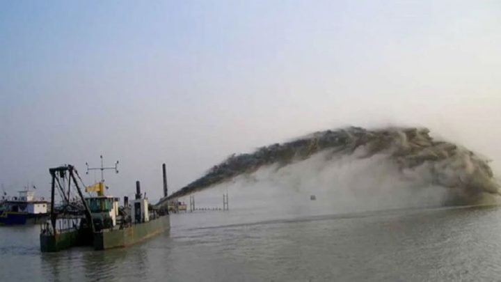 জাতীয় বন্দর কৌশল: নদীবন্দর প্রকল্পে ব্যয়ের ৭৯ শতাংশই ড্রেজিংয়ে