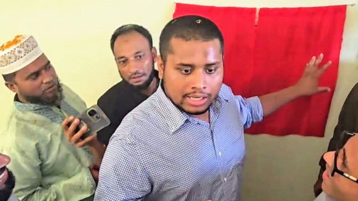 নামফলকে নিজের নাম দেখে ফলক উন্মোচন করেননি হাসনাত আবদুল্লাহ, আলোচনা-সমালোচনা