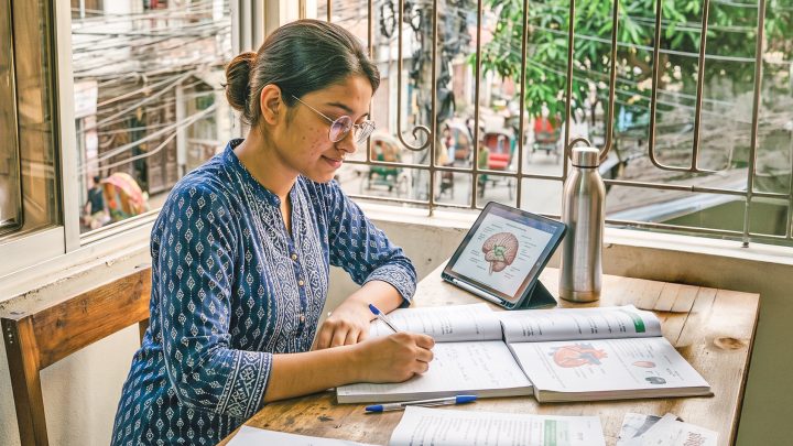 মেডিকেলে ভর্তি পরীক্ষার প্রস্তুতি: কৌশলী পড়াশোনাই সাফল্যের চাবিকাঠি