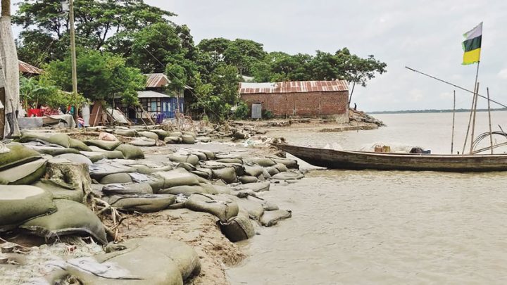 নদীভাঙন রোধ প্রকল্প: মেহেন্দীগঞ্জে ১৪, হিজলায় ১